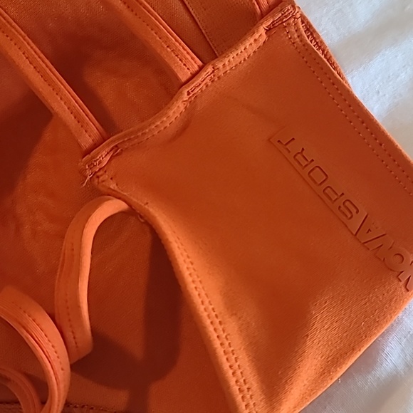 Orange sports bra - Picture 14 of 17